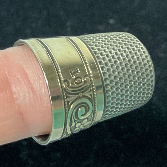 Vintage Ornate Silver Thimble - Picture 5 of 8